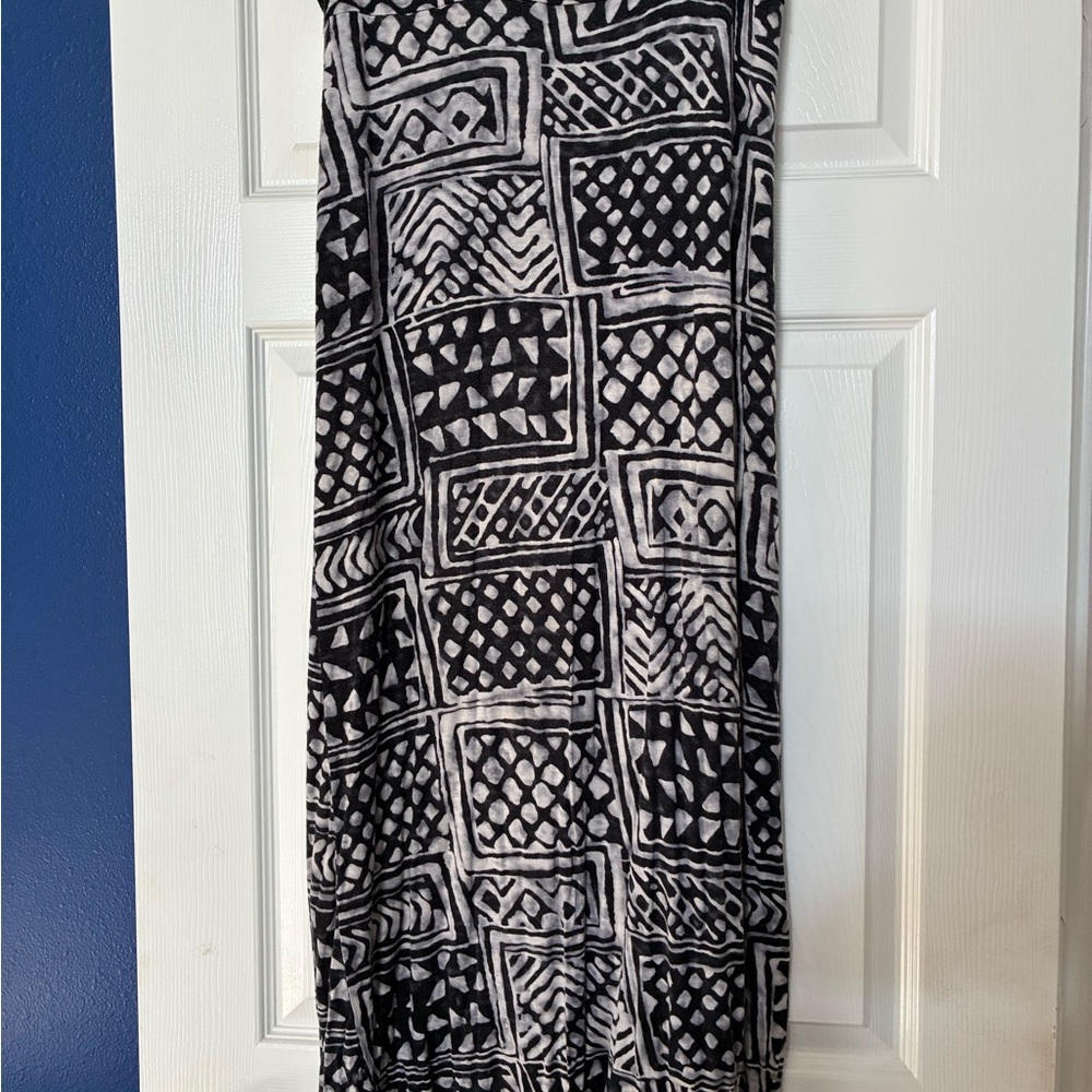 Wet Seal Black and White Geometric Maxi Skirt